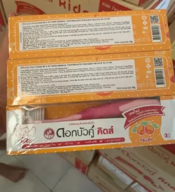 Bộ kem đánh răng trẻ em Dok Bua Ku 35g kèm bàn chải – Giải pháp chăm sóc nụ cười xinh cho bé từ Thái Lan