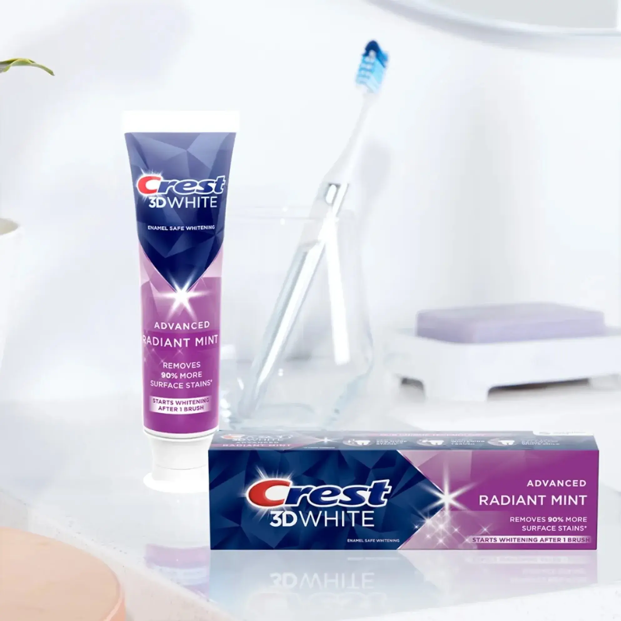 Kem đánh răng Crest 3D white Radiant Mint 107g – Làm trắng tự nhiên, thơm mát dài lâu